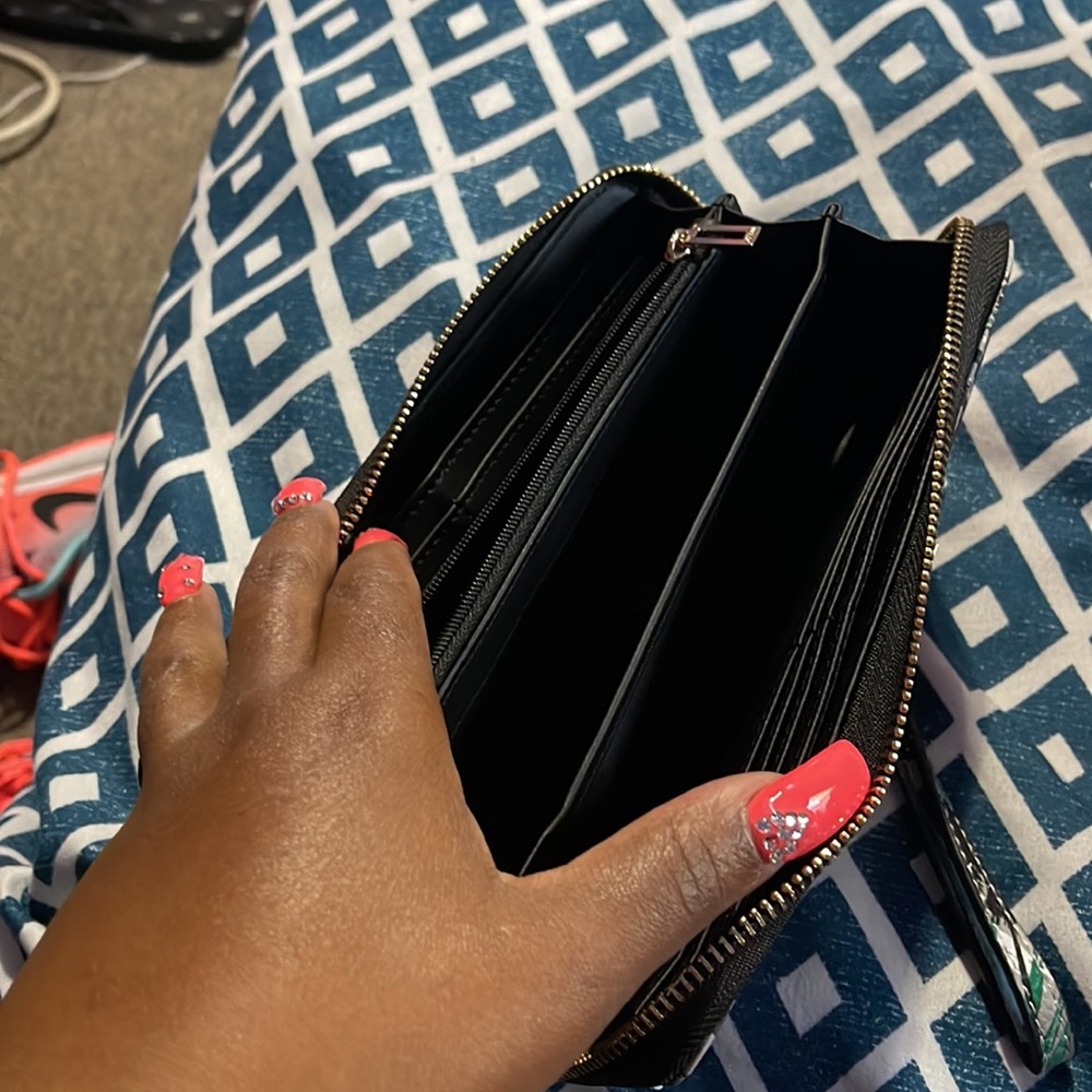 Guess tropical colored zip around wallet wristlet - Picture 6 of 6